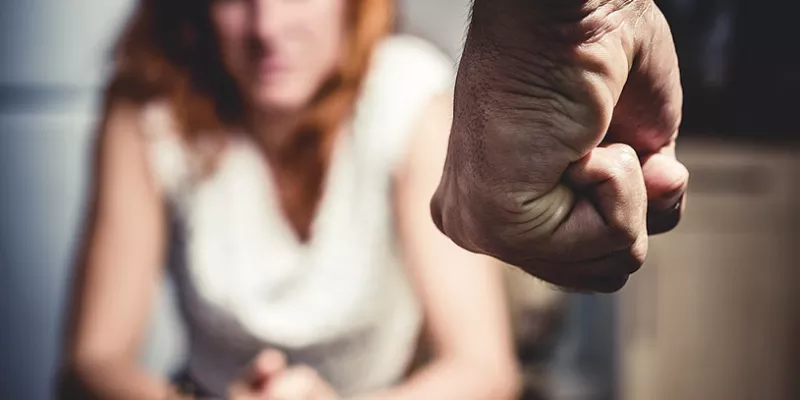 ¿Qué consecuencias penales tiene la violencia intrafamiliar? Art. 229 Código Penal